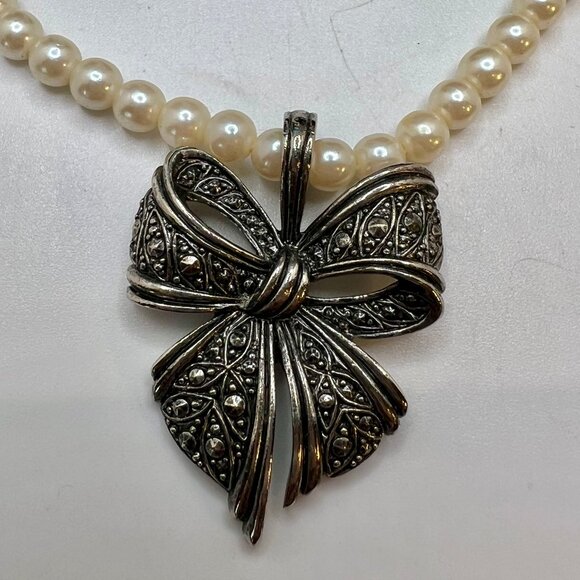 Avon Silver Marcasite Bow Pearl Necklace - Picture 5 of 6